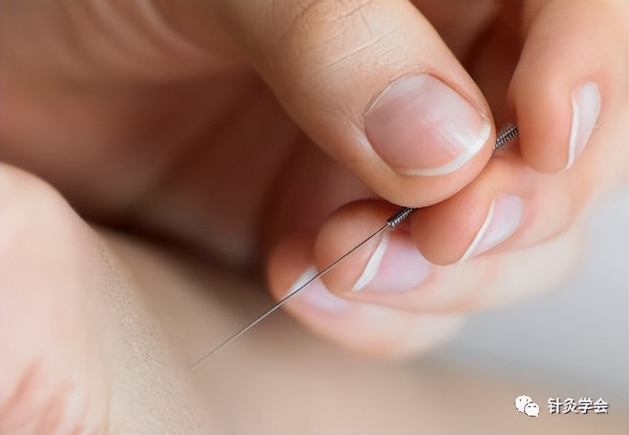 经常咳嗽推拿哪个穴位,董氏针灸治疗咳嗽的特效穴位