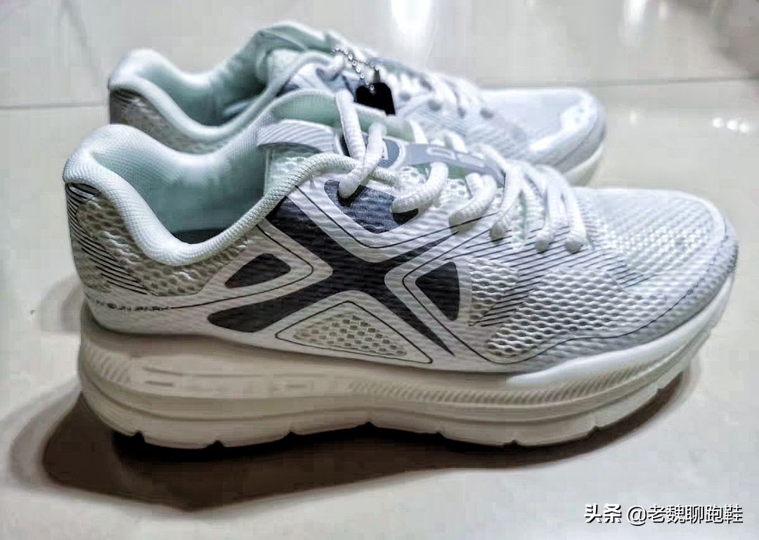 轻便超软跑鞋推荐排行榜,脚感偏软又好看又便宜的跑鞋