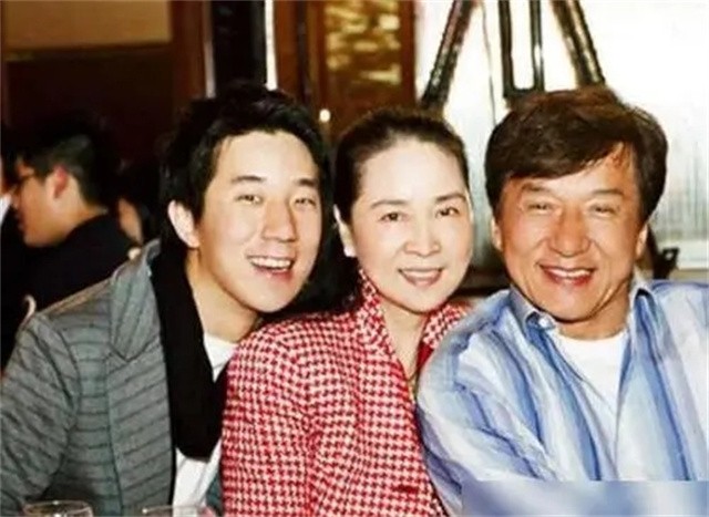 成龙谈林凤娇和房祖名,成龙谈林凤娇房祖名