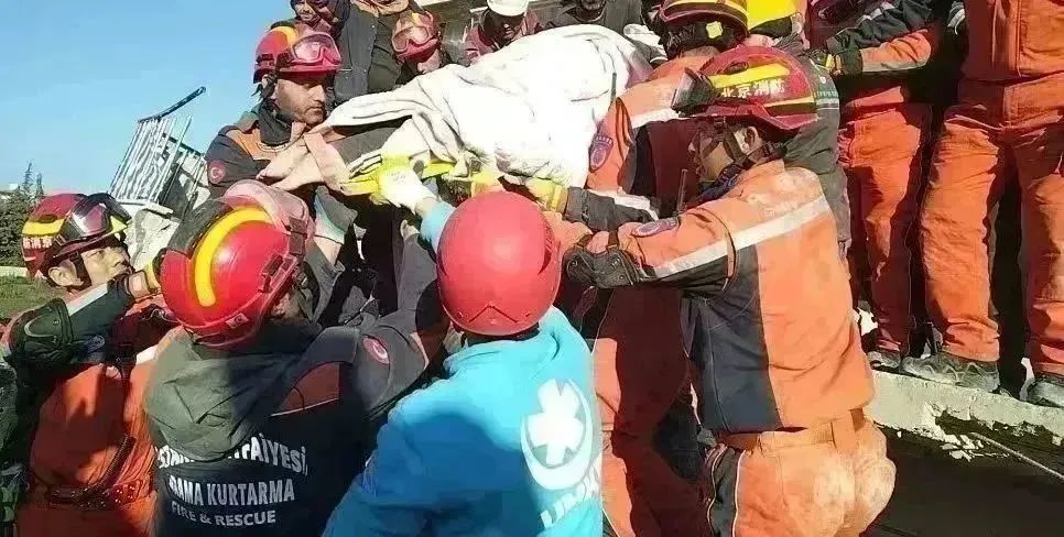 土耳其地震的中国救援力量、捐精志愿者获4500元补贴|热点看一周