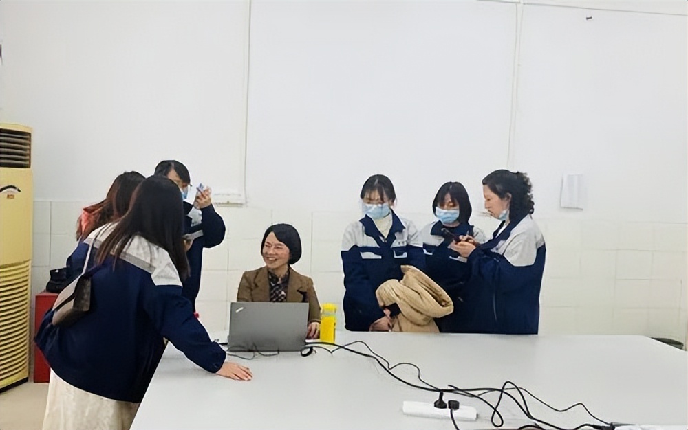 呵护女性健康——重庆三博长安医院妇产科团队走进社区