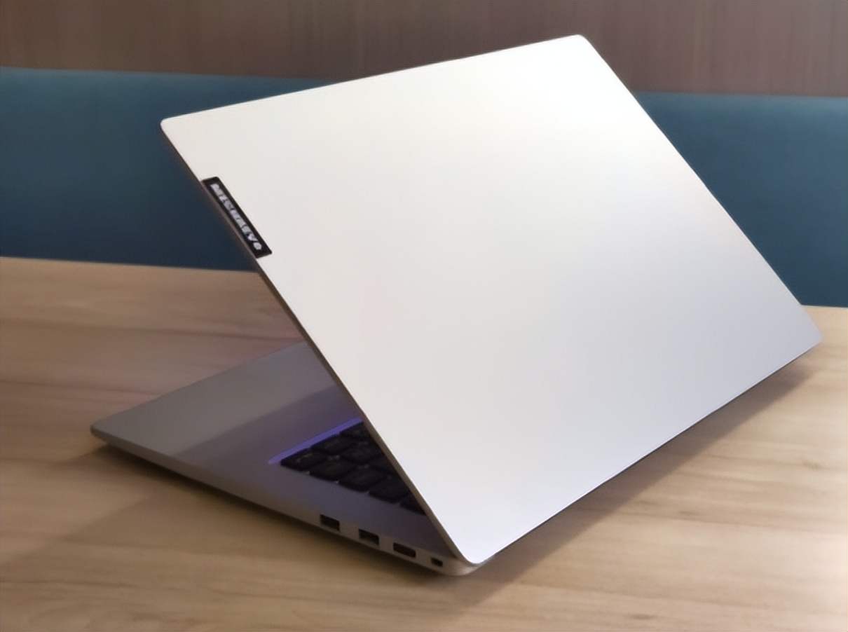 机械革命*界无**16Pro游戏本用防眩光雾面屏，是不是最大的败笔？