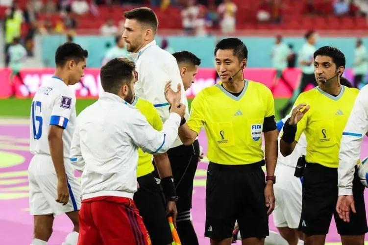 卡塔尔中国裁判马宁,卡塔尔世界杯马宁执法的比赛
