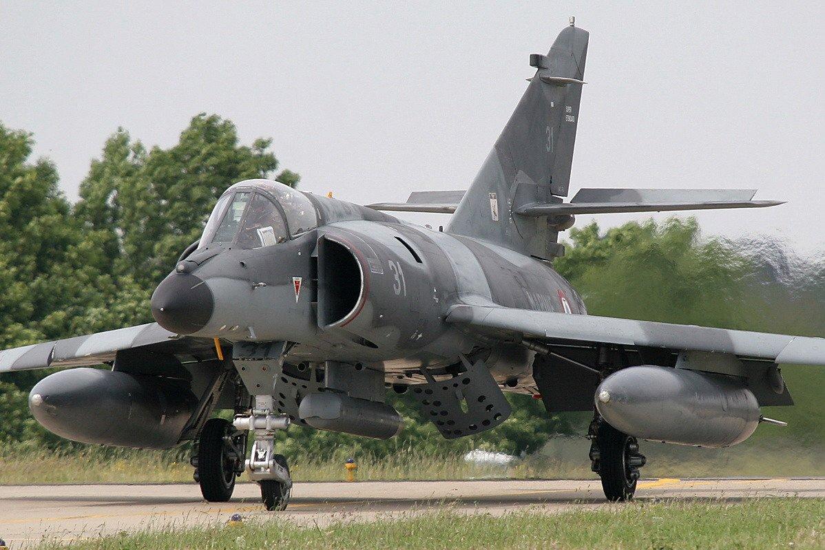 阿根廷被坑惨！放着中国战机不买，斥巨资买二手，刚到手就成废铁