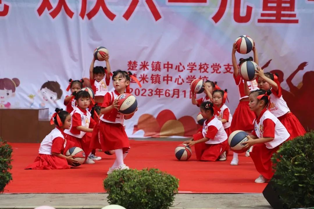 桐梓县学校六一儿童节,萌娃欢乐多幼儿舞蹈
