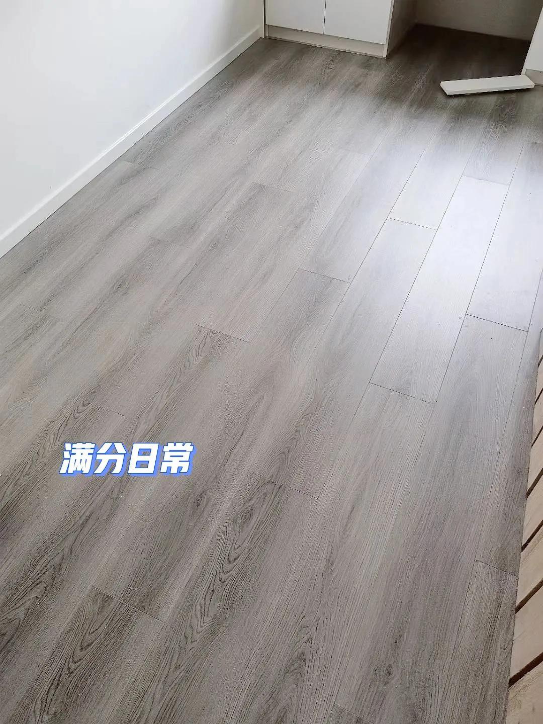 家里地板被换成地板砖,把木地板换成地砖后悔了