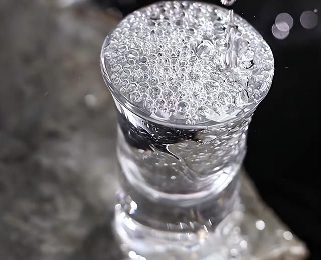 同为洋河梦之蓝和天之蓝谁更畅销？行家叹气：这得慢慢道来