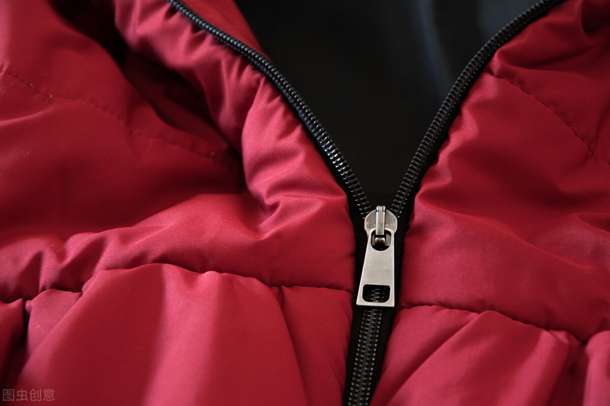 羽绒服脏了怎么局部洗不留印,清洗羽绒服的最佳办法不用水洗