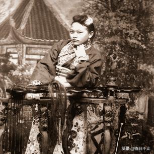 纳粹老照片犹太女人,老照片纳粹女魔头的下场