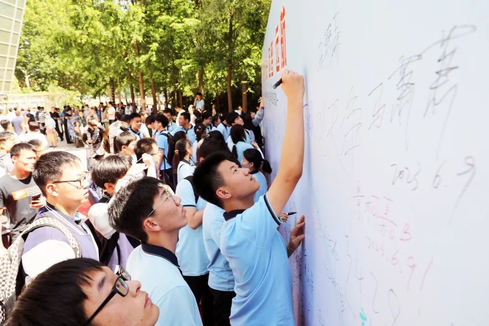 鎰熸仼鎴愰暱鏀鹃姊︽兂姣曚笟姹囨紨,鎰熸仼鎴愰暱姣曚笟鍏哥ぜ鑺傜洰