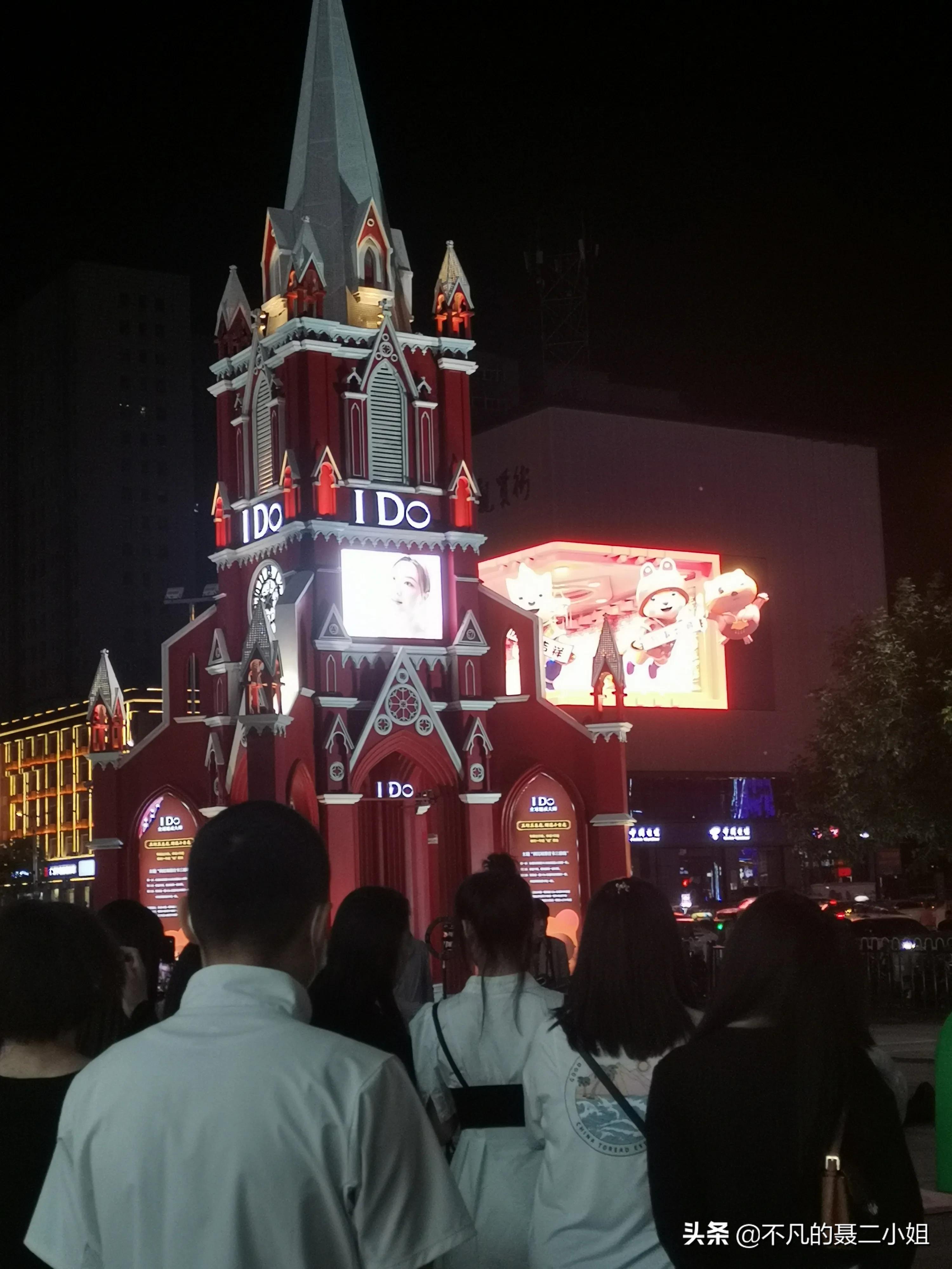 太原茂业夜景横屏,太原茂业人山人海