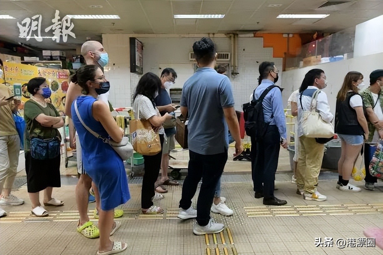 一家店铺宣布关门整条街,一家店突然停业了