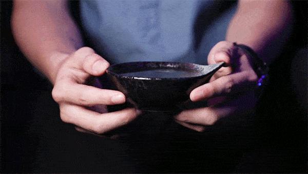 赖茅53度香港回归多少钱一瓶,97年2斤装赖茅现在值多少钱一瓶