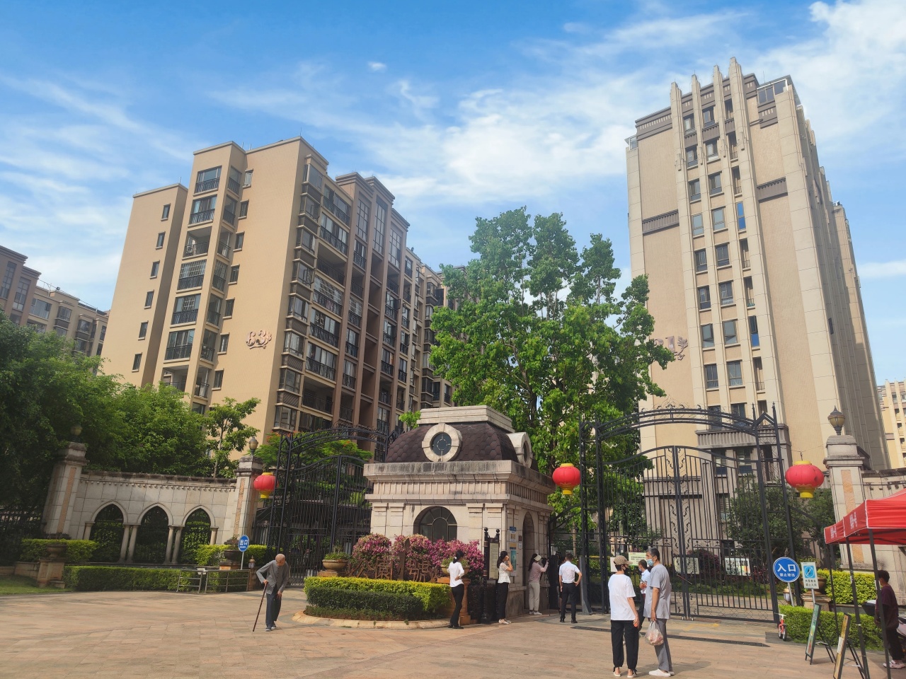 物业夯实党建基础提升服务水平,社区党建引领物业提升服务水平