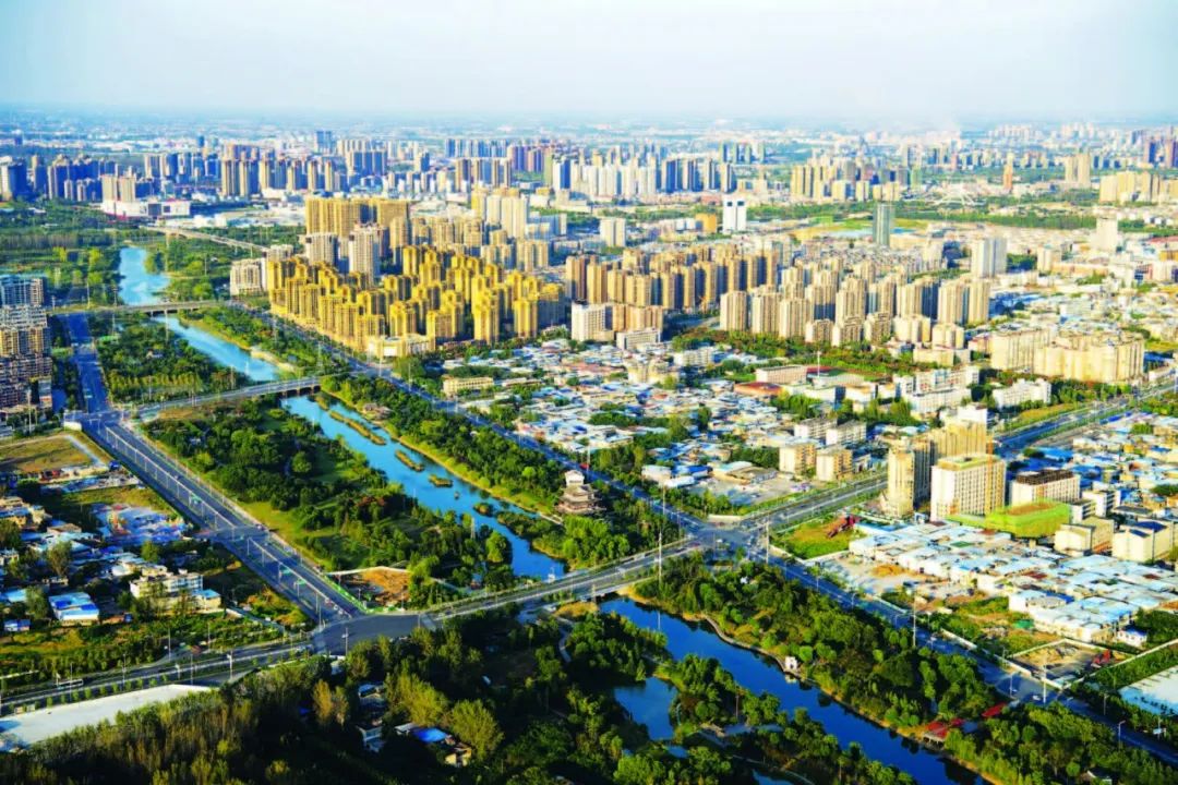 阜阳城南五道河体育公园晚上,阜阳五道河体育公园跑道