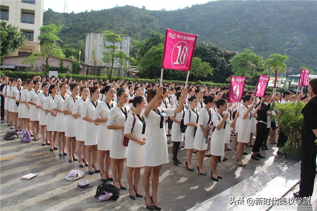 美妆教程新手入门零基础化妆师,新手化妆师怎么去贴双眼皮