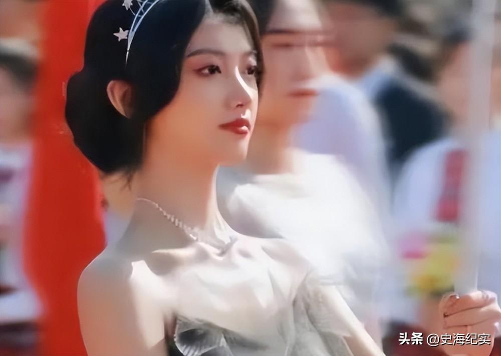 高校军训女生跳舞引争议当事人,高校女生跳舞被批判