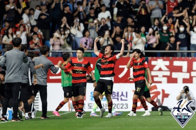 韩足晚报,亚冠韩国蔚山对上港比分