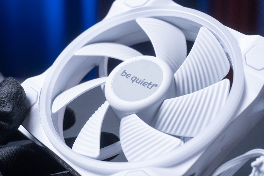 新风扇就是好，德静界Lightwingswhite，白色RGB秀起来