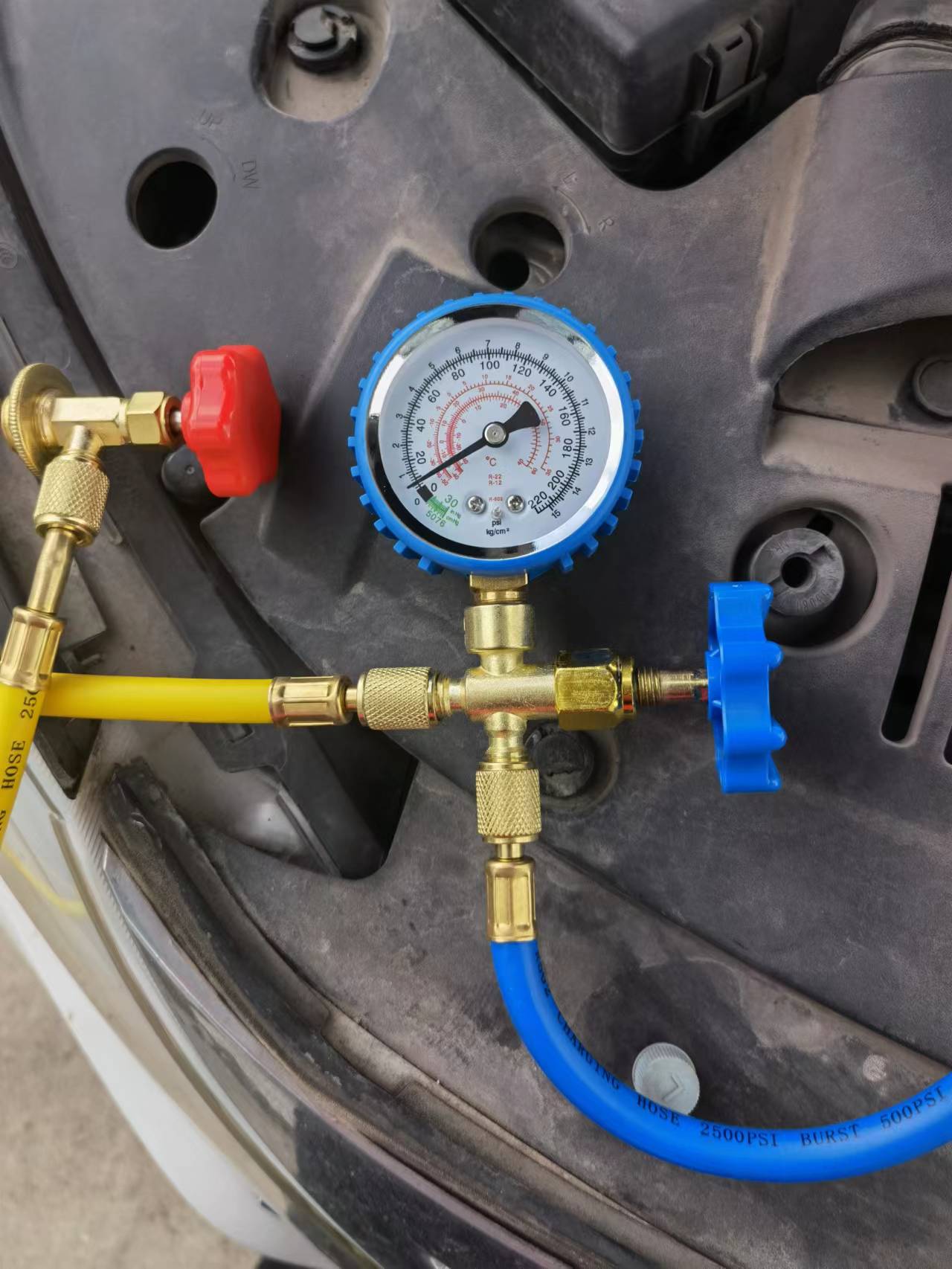 比亚迪秦混动冷媒怎么加,比亚迪秦加冷媒