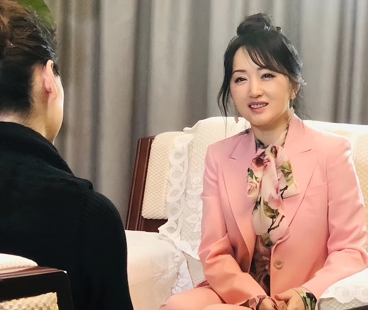 分手的26年后，赖文峰出狱乡下结婚度日，杨钰莹的选择令人心疼