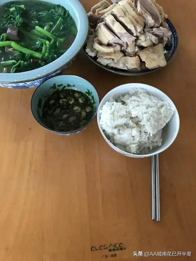 老公先斩后奏花2000多买了这丑不拉几的桌子，我真的好想扔了……