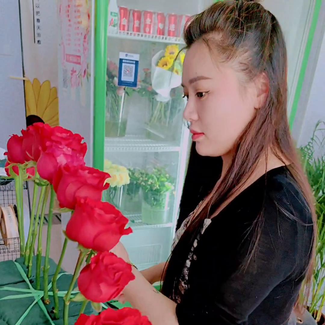 大唐街一家花店 这家花店老板很客气 送货上门 #搞笑#520