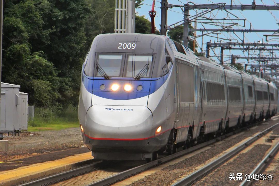 美国机场那么多飞机票贵吗,美国机场多的原因