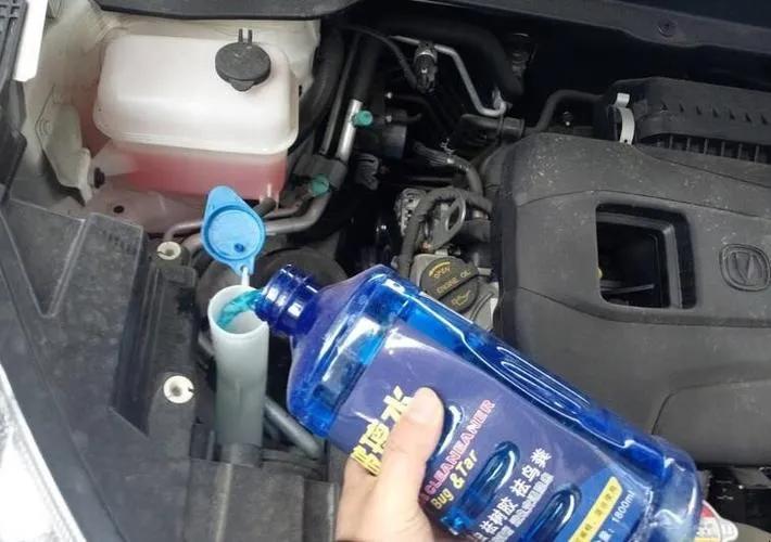 汽车玻璃水正确使用方法,汽车玻璃水开关的正确使用方法
