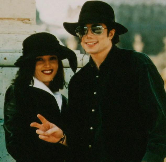 迈克尔杰克逊去世得了什么疾病,迈克杰克逊儿子遗传白化病