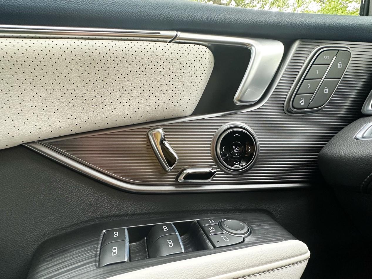 智能座舱未来科技,智能座舱升级版