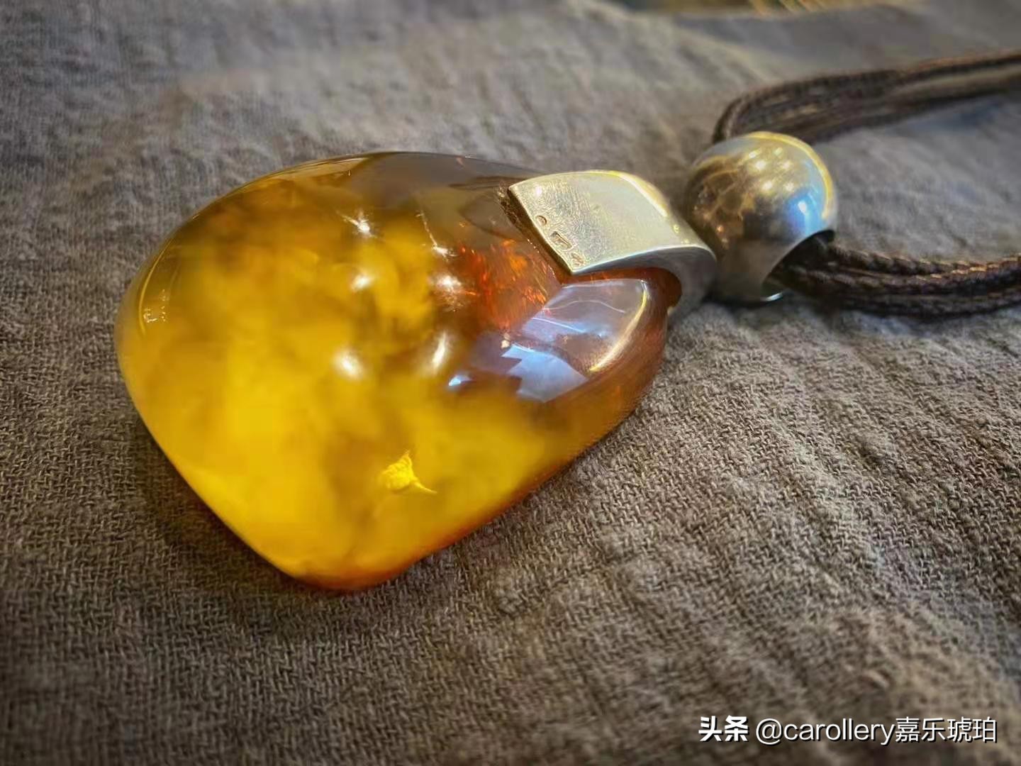 100块一克琥珀贵么,千万年的琥珀多少钱