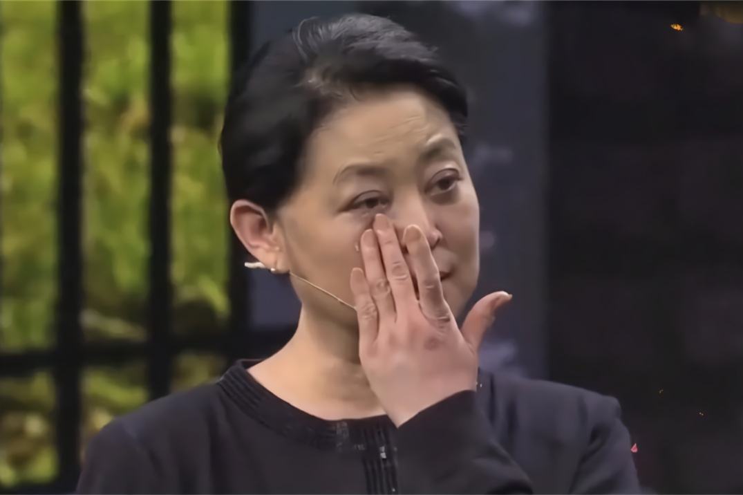 收手吧倪萍!别再*辱侮**观众智商了，64岁演“刘姥姥”雷人又无脑