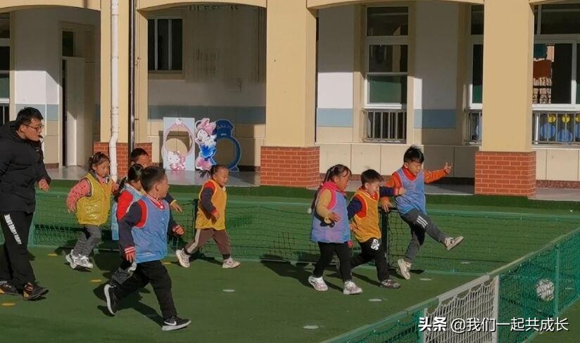 幼儿园趣味足球比赛精彩瞬间 (幼儿园足球文化节足球趣味活动)