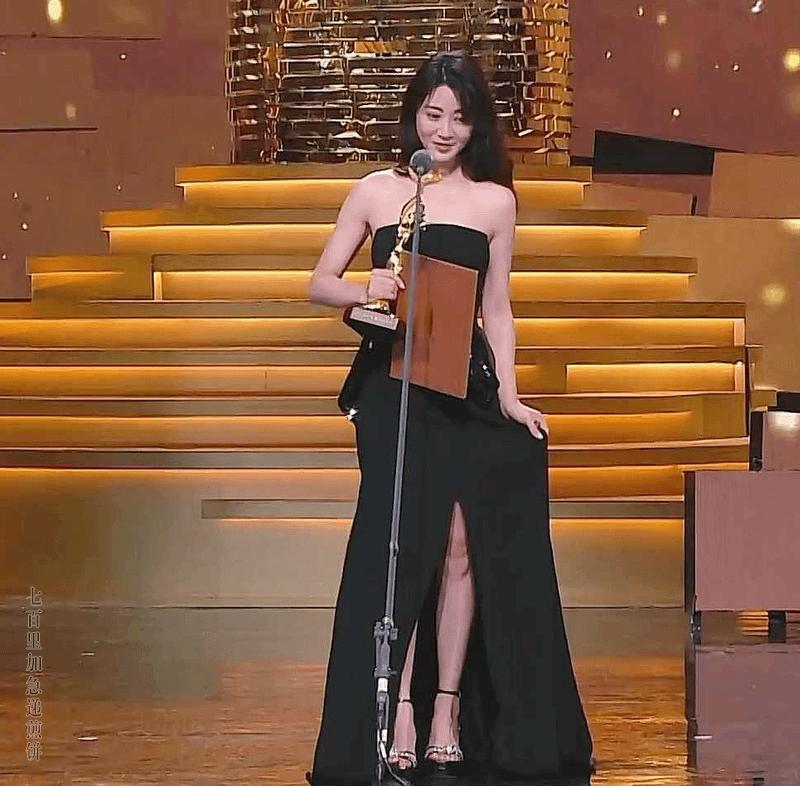 殷桃出席活动的造型,殷桃出席活动服装