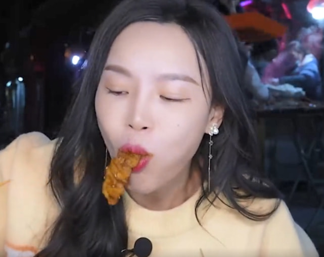 网红小贝饿了最近情况,网红小贝饿了竖屏视频