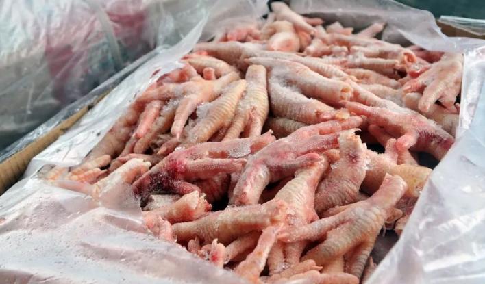 进口违法冰冻鸡脚,市场冰冻的鸡脚曝光
