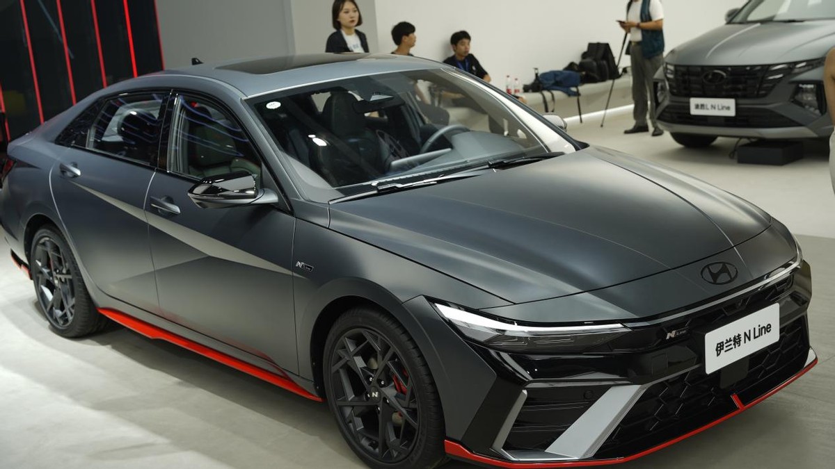 10万左右轿车伊兰特黑色,10万现代伊兰特