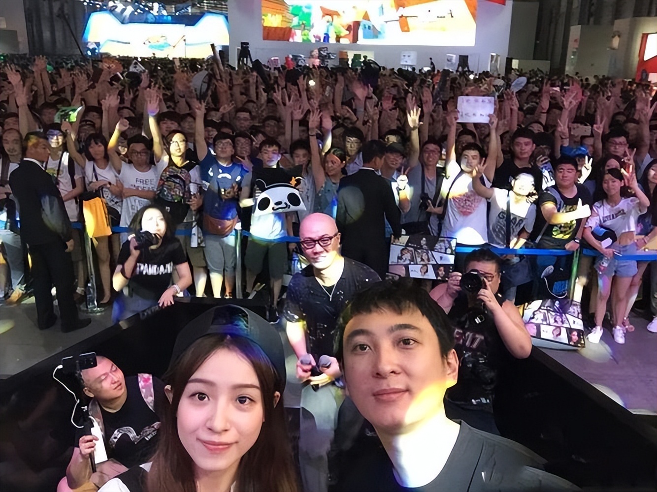 王思聪带三位网红逛街,王思聪携女友外出被偶遇