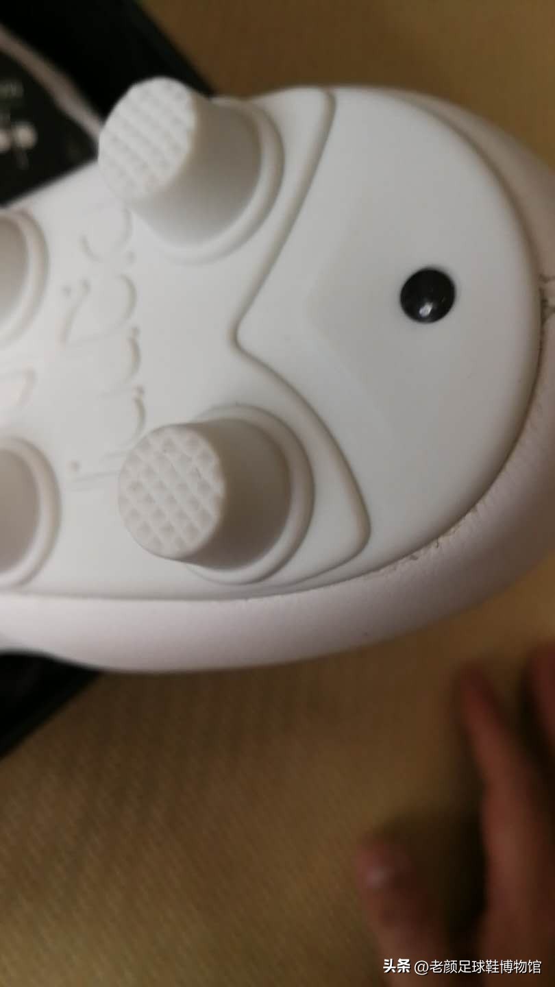 向山寨妥协的意大利第一运动品牌，福建产迪多登陆英国足球鞋圣殿