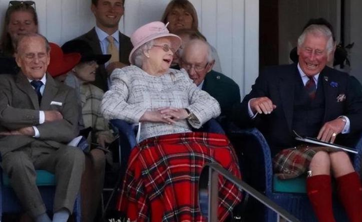 查尔斯怀念菲利普亲王,英国国王查尔斯悼念父亲