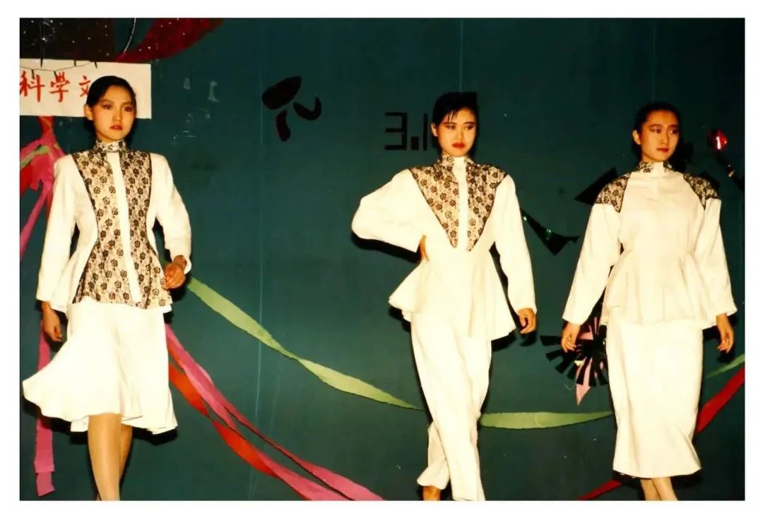 你的出现惊艳了时光温柔了岁月,一个惊艳了时光一个温柔了岁月