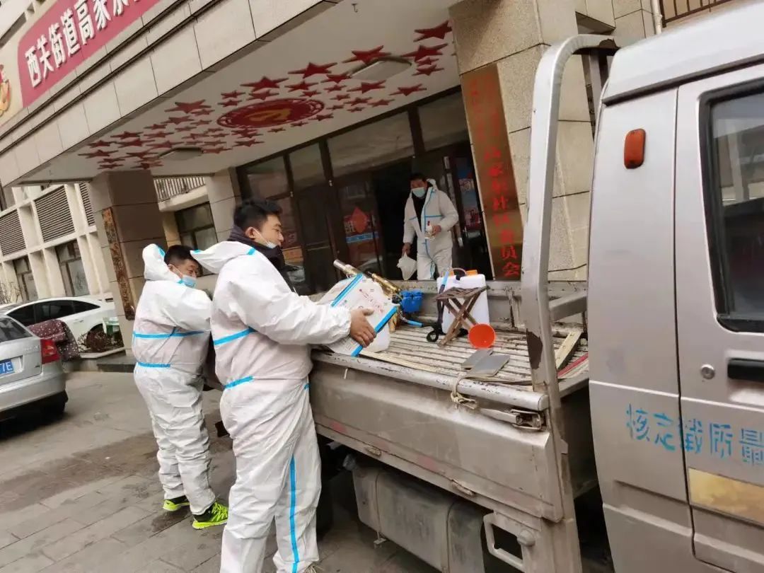 抗击疫情他们步履不息,抗击疫情他们义无反顾