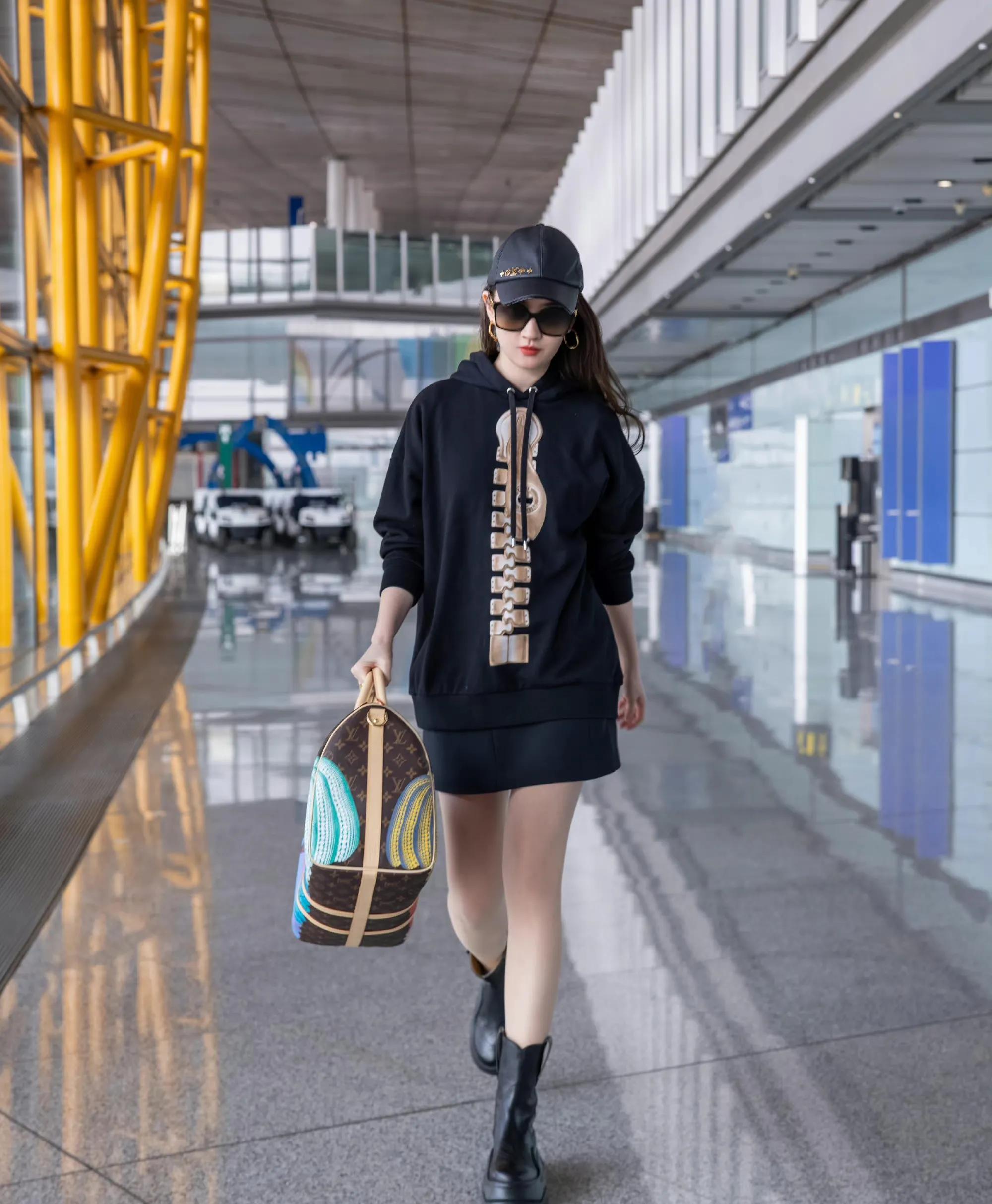 刘亦菲穿这种衣服真的气场十足,刘亦菲同款卫衣穿搭