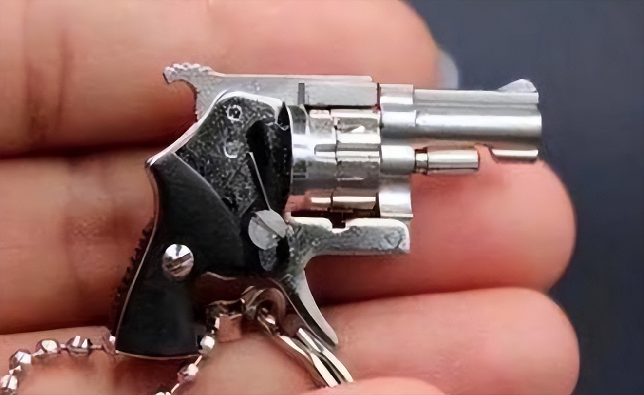 男子售卖4厘米钥匙扣,小伙子因手枪形状的钥匙扣被判刑