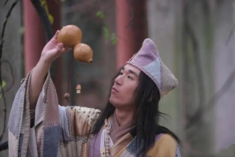 天涯八卦张默房祖名,房祖名张默能完全戒毒吗