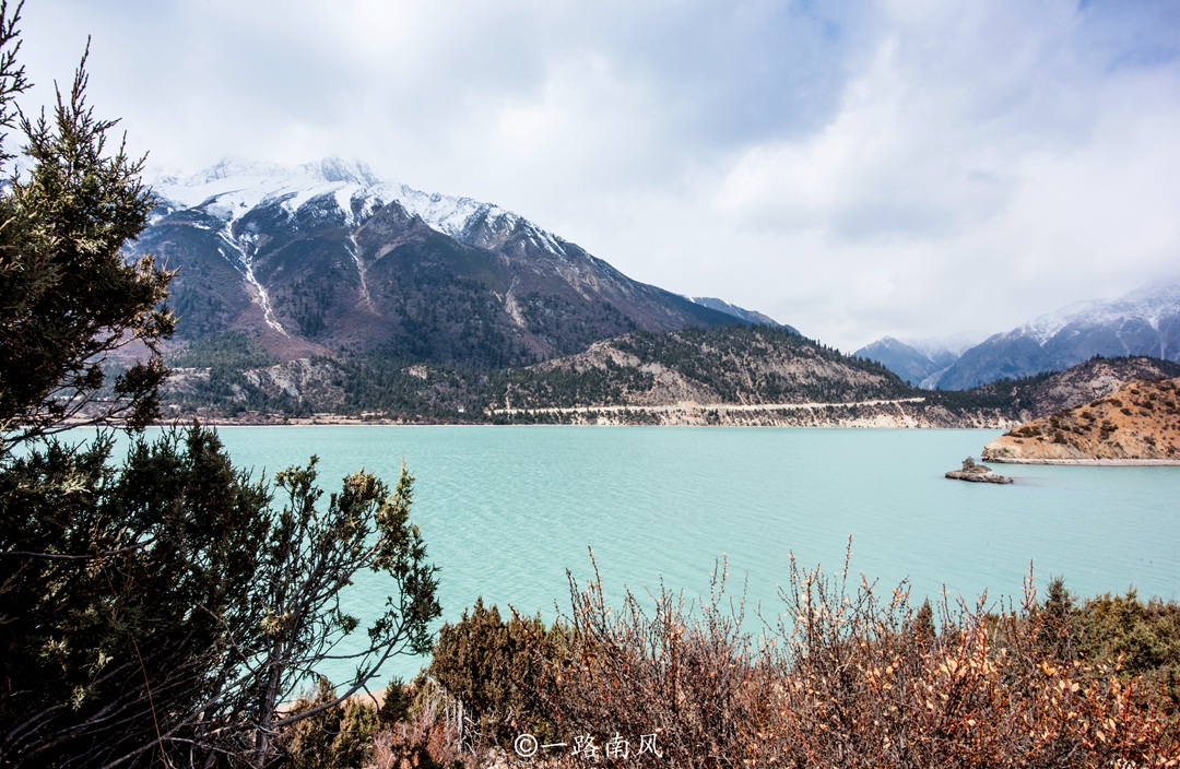 西藏昌都市城全景 (西藏第一大城市昌都)