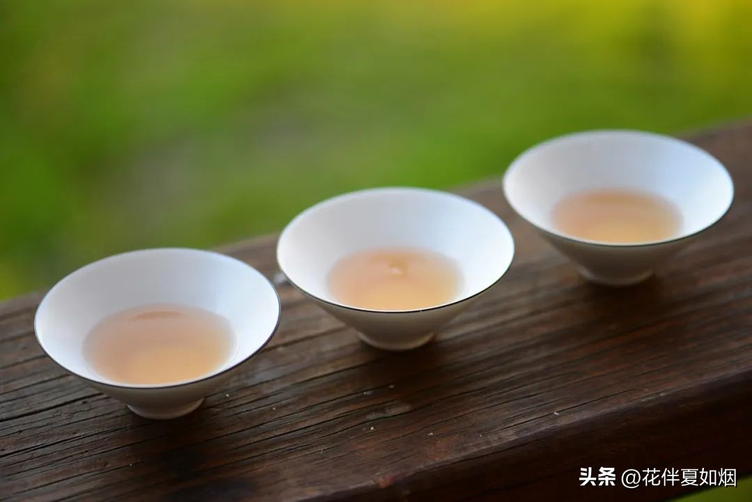 在尘世间修身修心繁华落尽,看尽世间繁华修得云水禅心