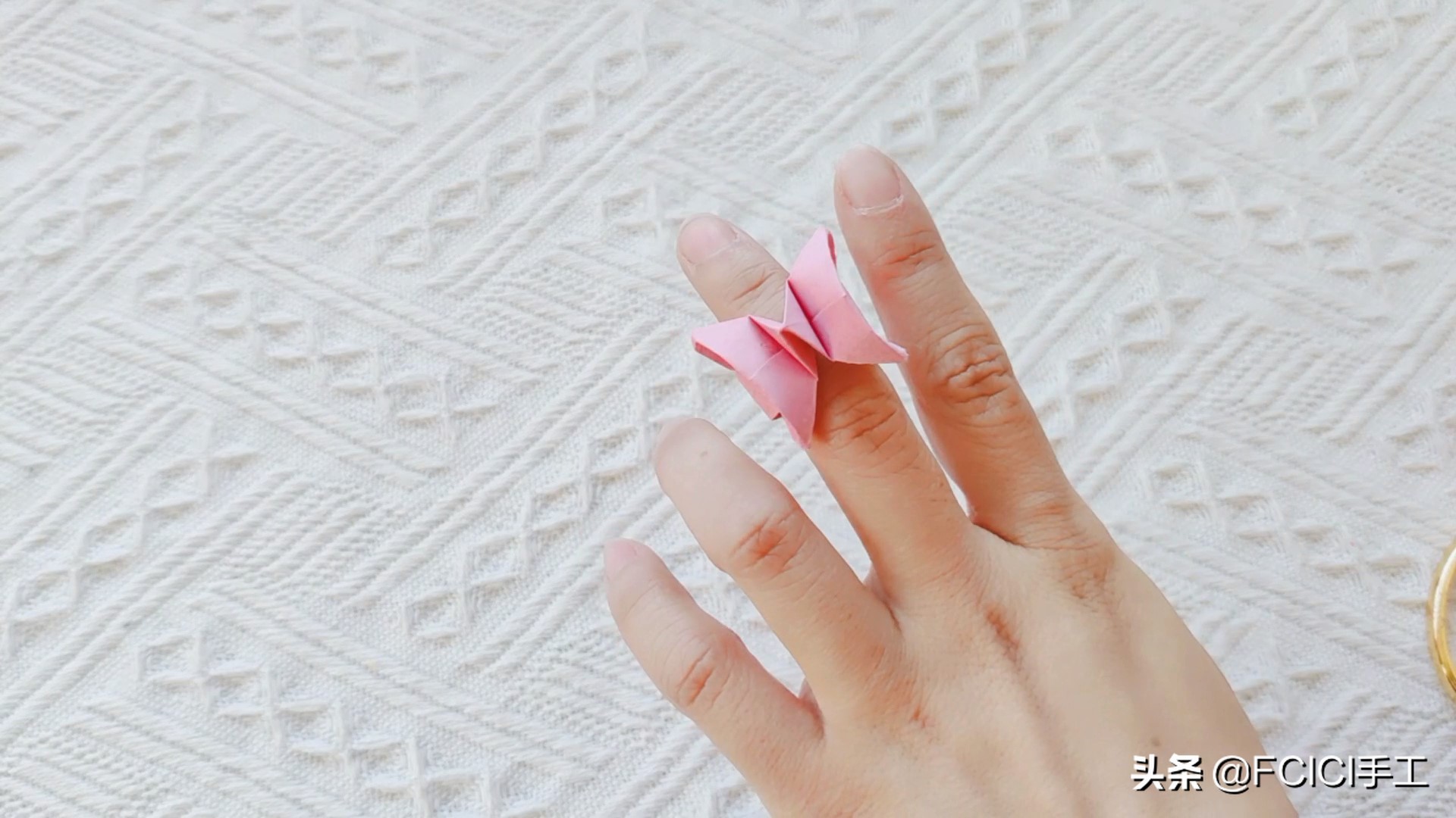 蝴蝶折纸戒指网红款,蝴蝶戒指折纸超简单教程