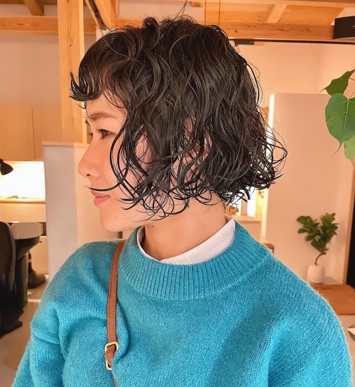 2023年流行烫发图片,2020年最流行的发型短发瘦脸烫发